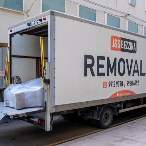 JSBezzina Removals & lifting Truck